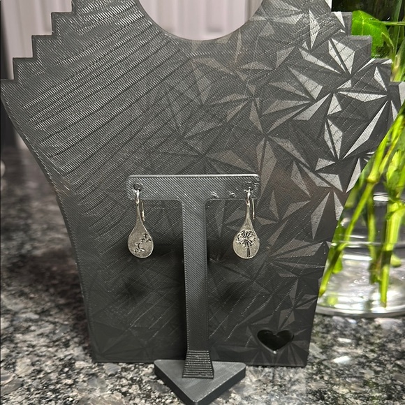Elegant Silver Dandelion Earrings - Picture 6 of 7